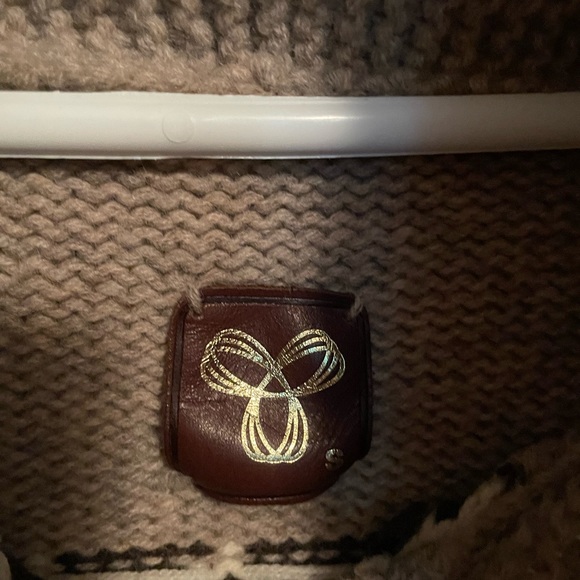 Aritzia TNA wool sweater - Picture 2 of 3